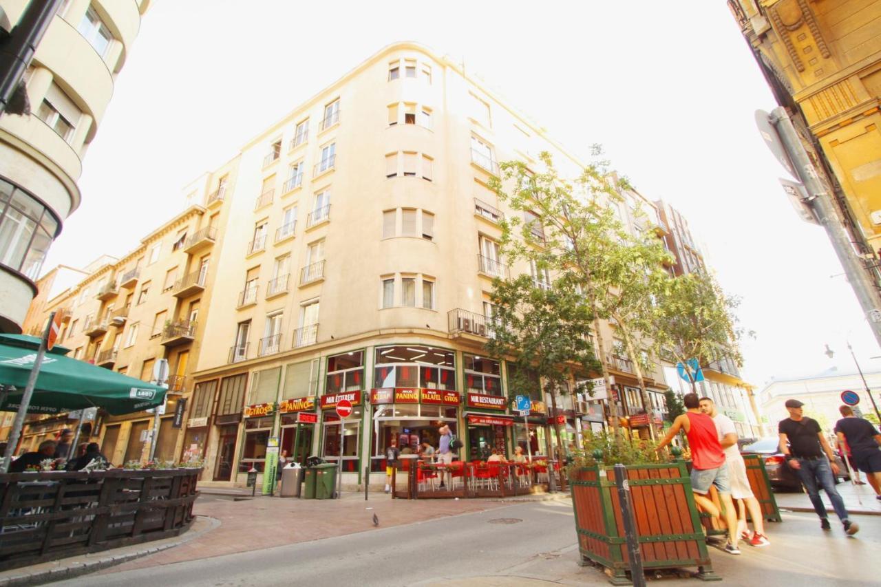 Sunny Studio With Balcony In Party District Budapest Exterior foto
