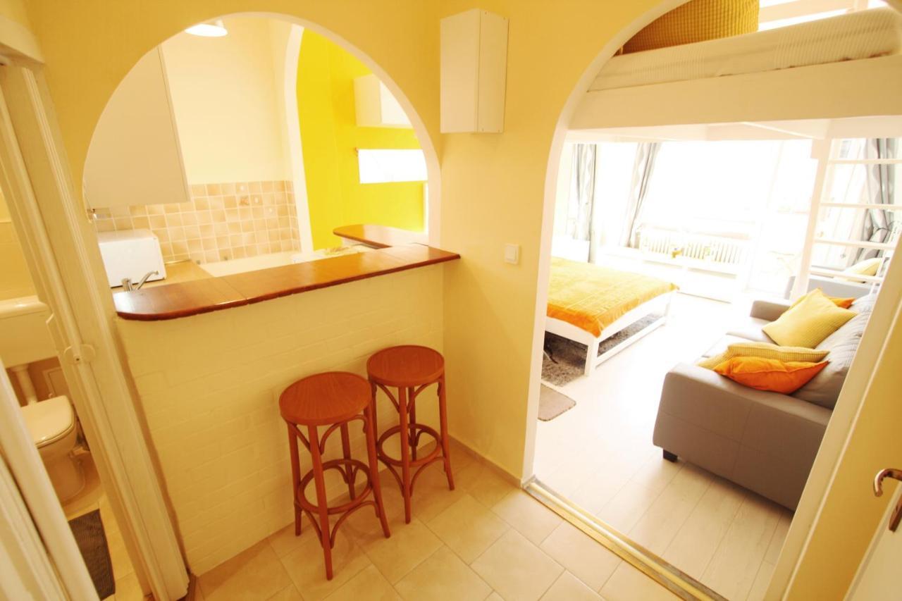 Sunny Studio With Balcony In Party District Budapest Exterior foto