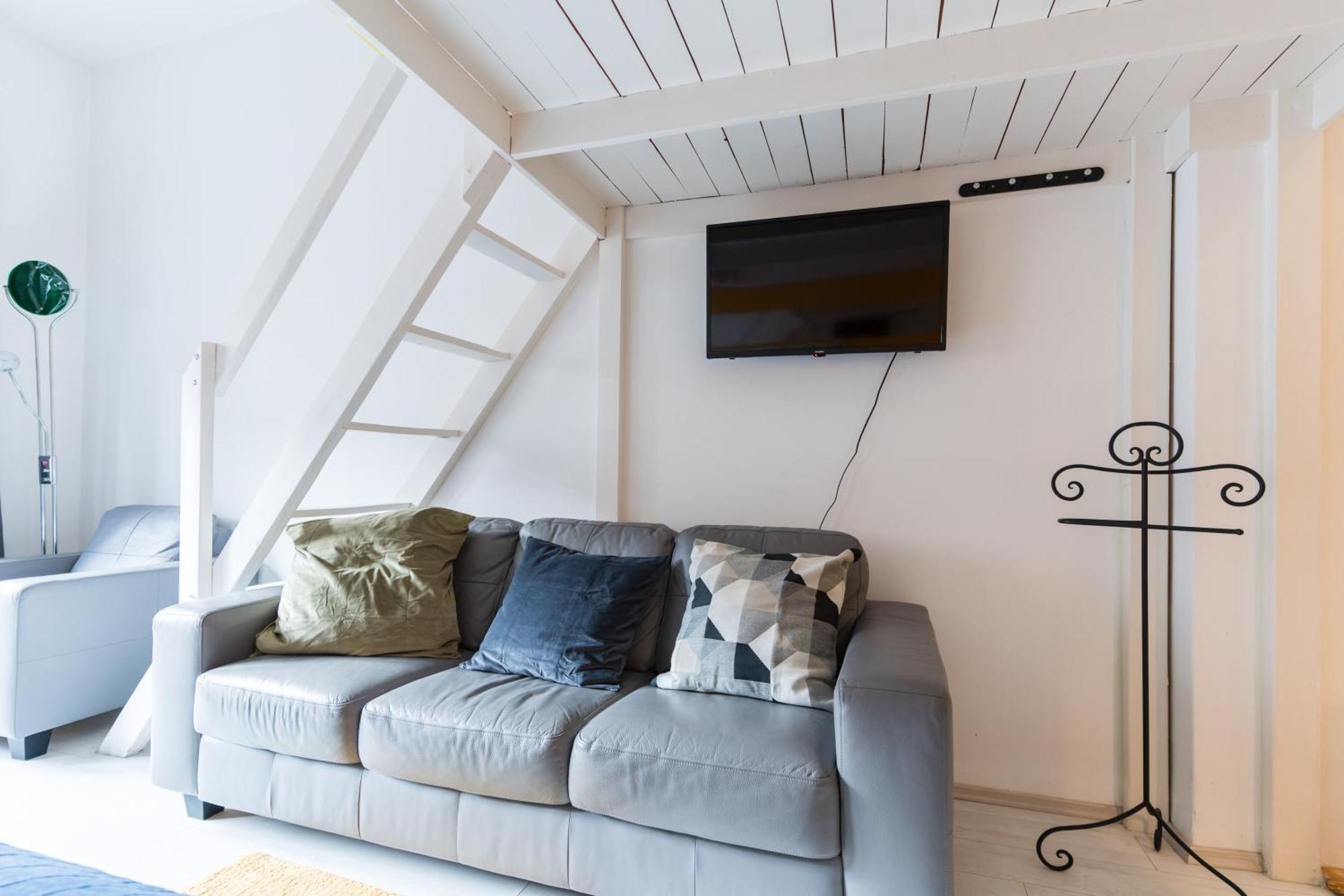 Sunny Studio With Balcony In Party District Budapest Exterior foto